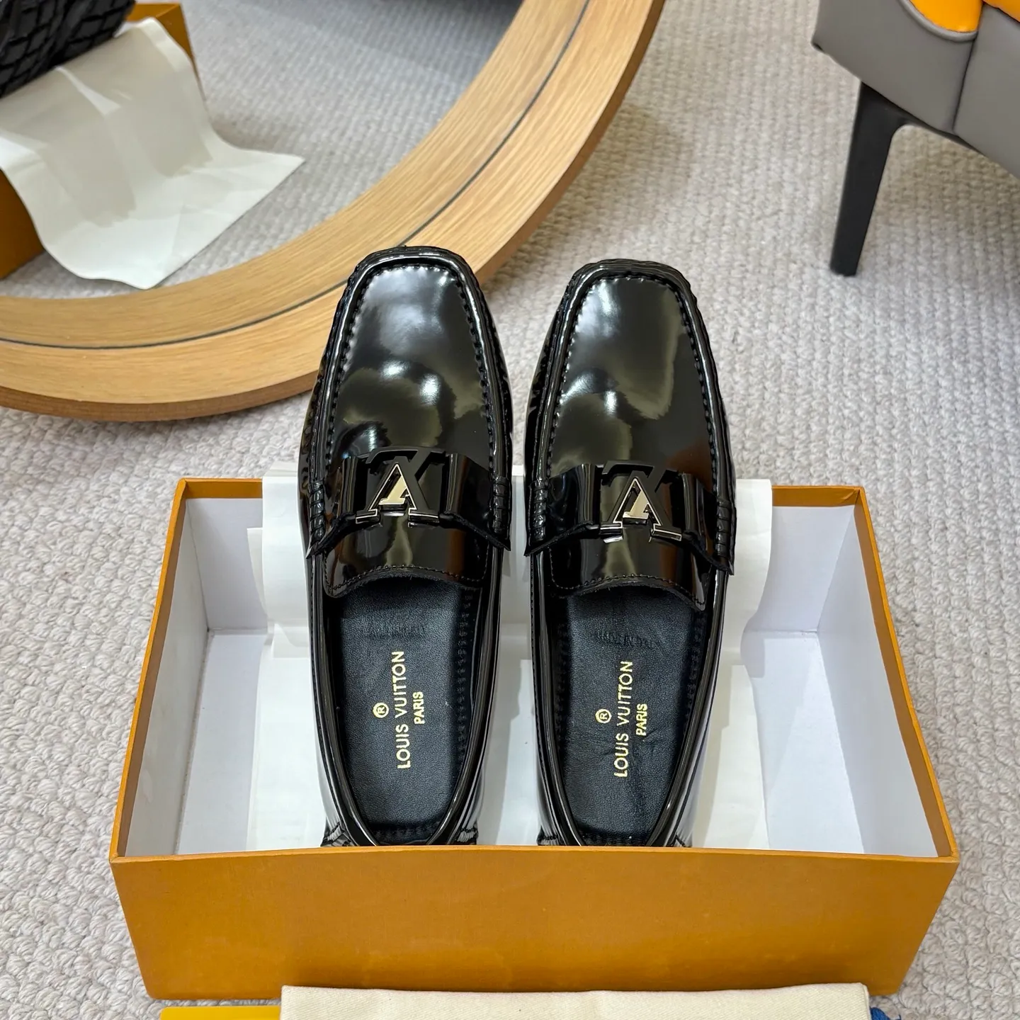 Men's men's shoes 💰420 (Yangli) LV 2⃣️0⃣️2⃣️5️⃣Spring and summer counter GLORIA series models ✈️Original factory special leather production, original last type. A classic driving slip-on casual shoe that shows an elegant style with exquisite craftsmanship details such as Monogram embossing all over the upper🌀Italian imported calfskin fabric Sheepskin foot pads➕Inside～Private mold replica sole Unique style Comfortable driving slip-on Size: 4-12 (38-46) Comes with [Counter packaging: original box, wrapping paper, card, instruction manual, shoehorn, cloth bag] No pressure to enter and leave the counter!
